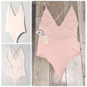 NWT Aritzia BABATON Cambria Bodysuit Contour Soft Blush Pink V-Neck Size Medium